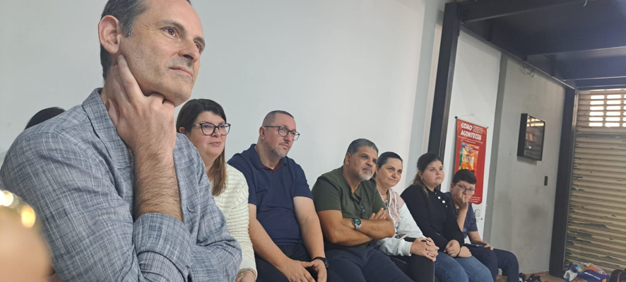 Plateia atenta durante palestra de Rodnei da Silva Dias